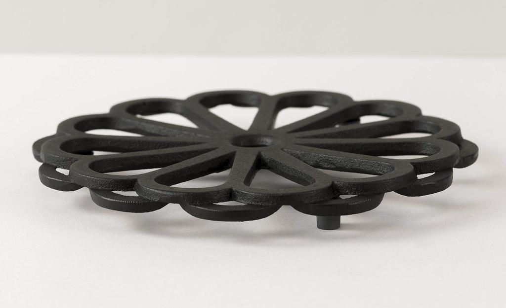 Iwachu Ironware Pot Chrysanthemum Nambu 17027 Holder, Small, Design, Black, 17.5cm, Ironware,