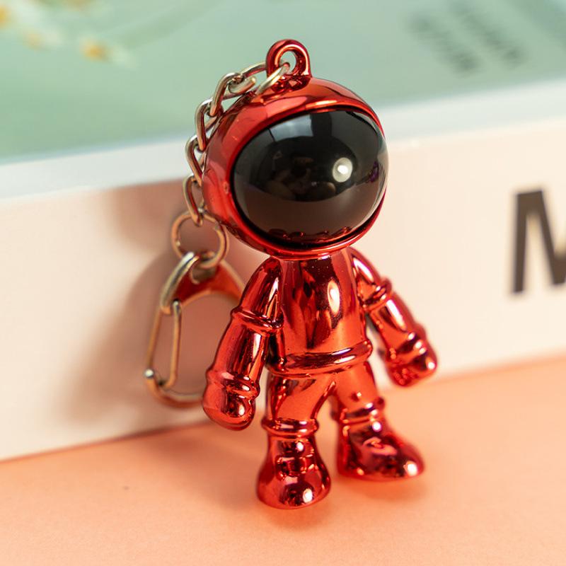 3D Astronaut Keychain: Trendy Car Pendant & Bag Accessory for Men and Women