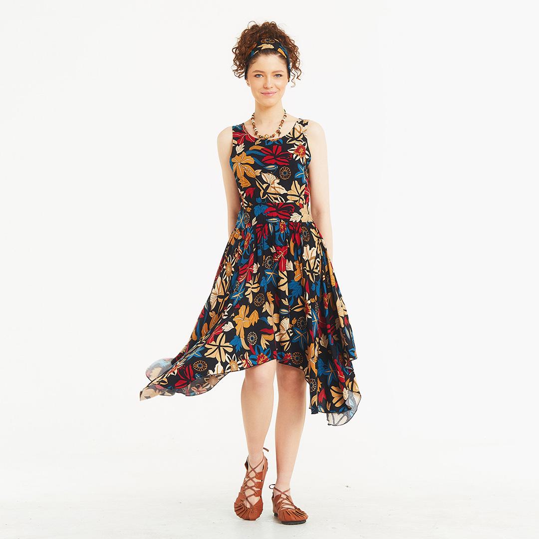 

Платье с асимметричной юбкой и цветами