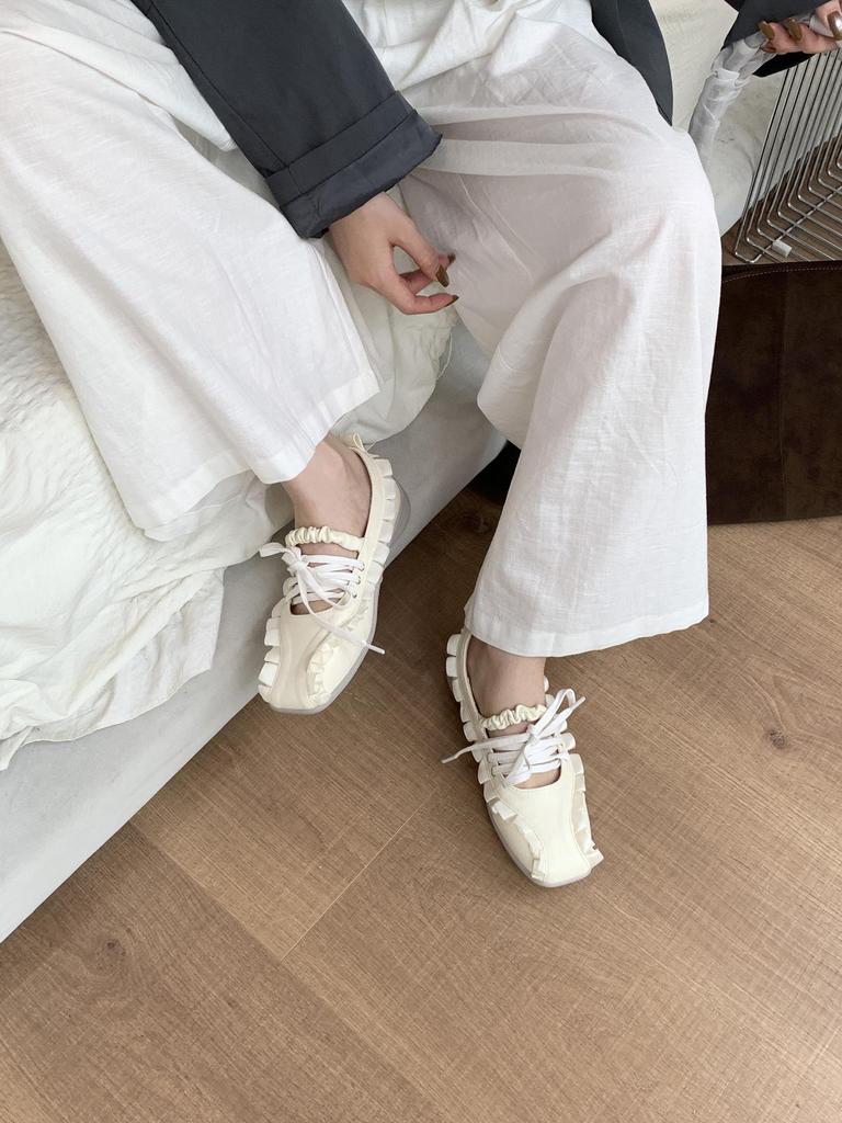 In-Stock 2025 Women's Korean Ballet Flats - Square Toe, Lace-Up, Low-Top Leather Sneakers