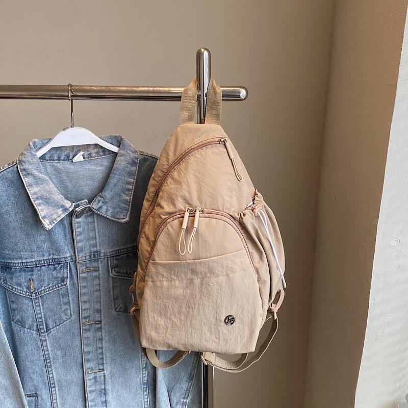 

2025 spring new foreign style niche design backpack fashion trend simple women s leisure commuter small backpack хаки