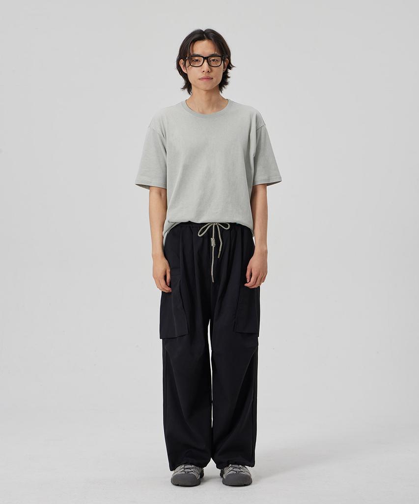 MAKEITTO Two Tuck Wide Parachute Cargo Pants_Black