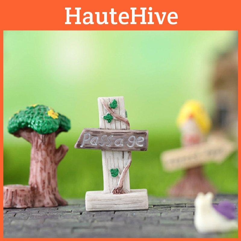 Charming Resin Miniature Signpost Decor For Moss Terrariums And Fairy Gardens
