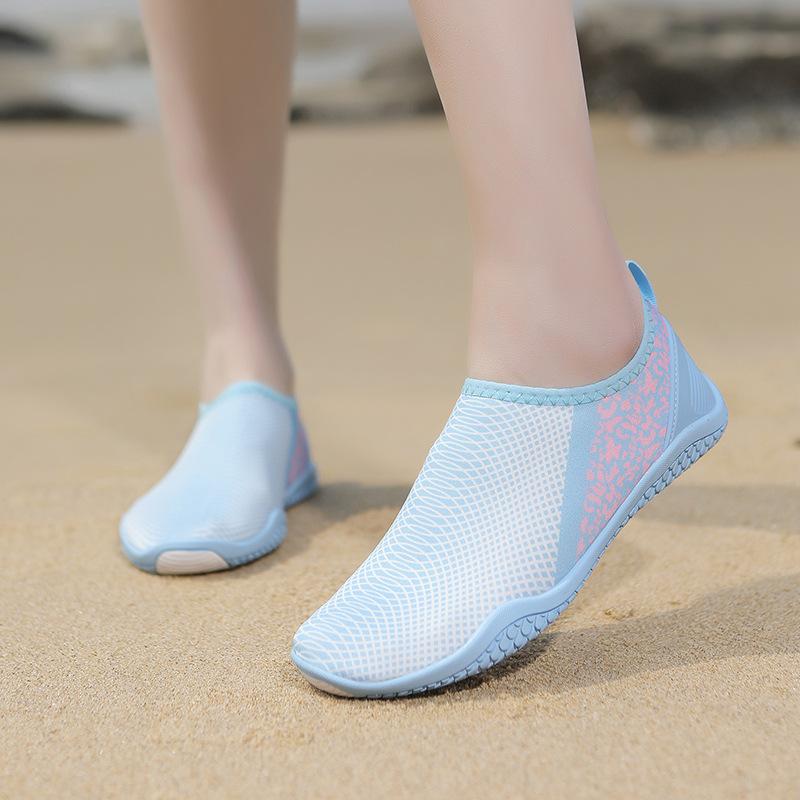 

2025 корейская версия нескользящих и устойчивых к порезам взрослых, специальная обувь для ходьбы по воде на открытом воздухе, дышащая пляжная обувь для пар для игры на берегу моря 47 светло-синий