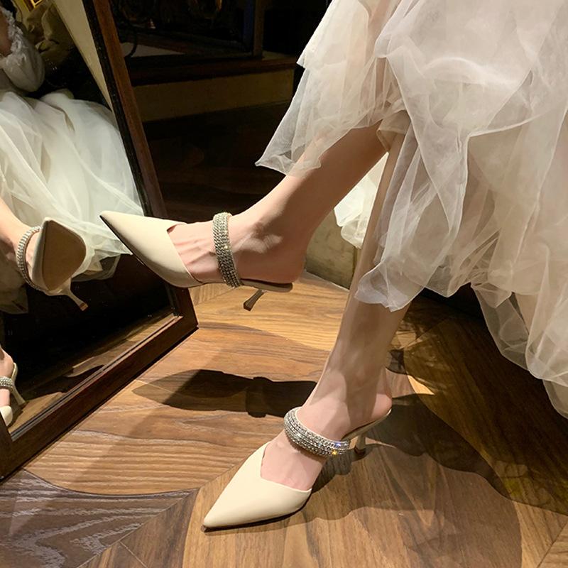 Сандалии на высоком каблуке с острым носком и стразами Grape Mom Same Word — фото 4