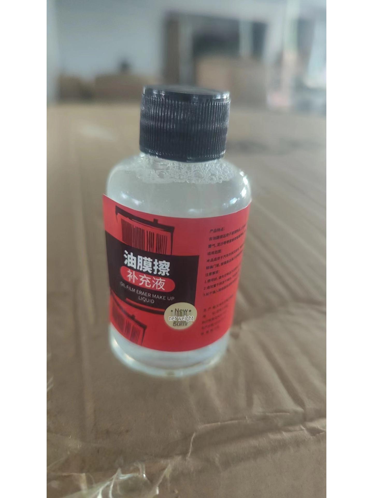 

Мощная щетка для удаления масляных пятен со стекол автомобиля