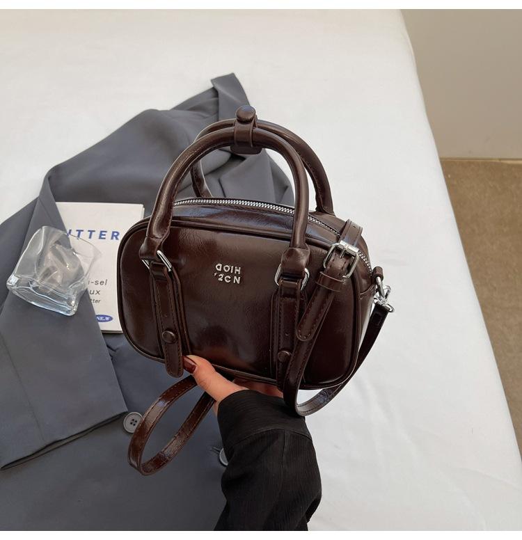 

This year s popular bag women s 2025 new crossbody bag, versatile bowling bag, one-shoulder hand-held work bag