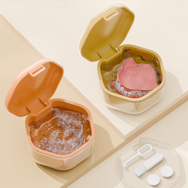 Portable Orthodontic Retainer and Denture Case