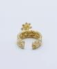Bonbeau Flower Smile Twist Earcuff