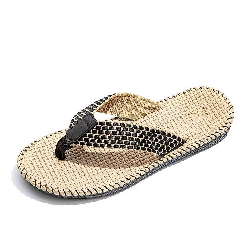 New foot-pinching flip-flops summer cool slippers wear non-slip beach shoes casual