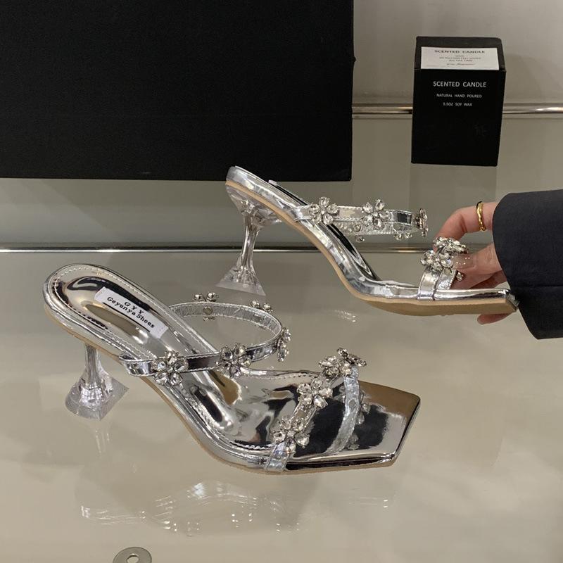 

Тапочки весна и лето 2025 новая мода фея квадратный носок двойной ряд одна полоска бриллианты с прозрачным бокалом и сандалии женские 40 серебряный