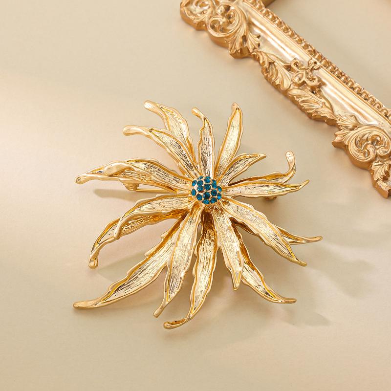 1Pcs Fashion Jewelry Exquisite Flower Metal Brooch Inlaid With Rhinestone For Women's Daily Wear And Party Events Party Gift