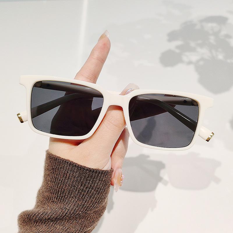 Korean Trendy Retro Small Square Frame Slimming Sunglasses for a High-End Look