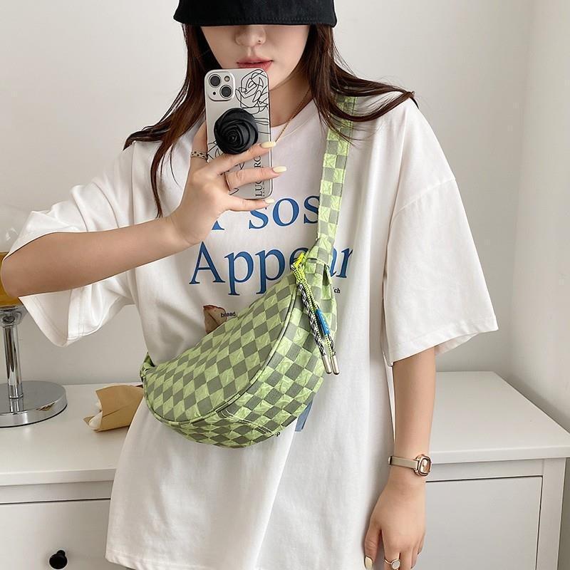 Fashion versatile plaid dumpling bag new niche design commuting shoulder messenger bag women's bag