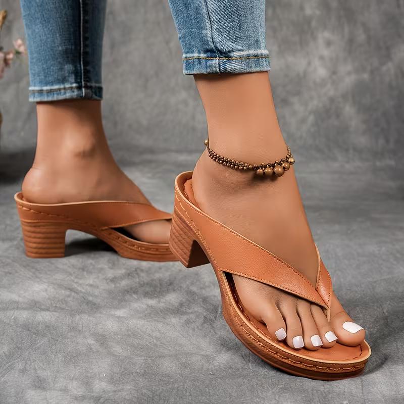 2026 new high-heeled flip-flops women's outdoor thick-heeled sandals women's lightweight plus size summer slippers
