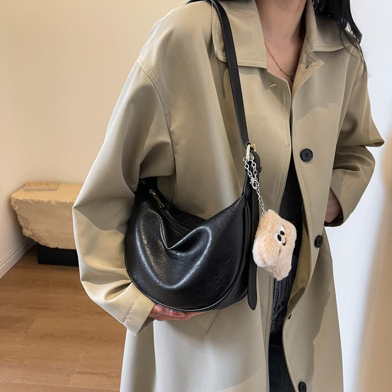 This Year's Popular Bag Ladies 2025 New Fashionable Solid Color Texture Shoulder Bag Retro Commuter Messenger Dumpling Bag