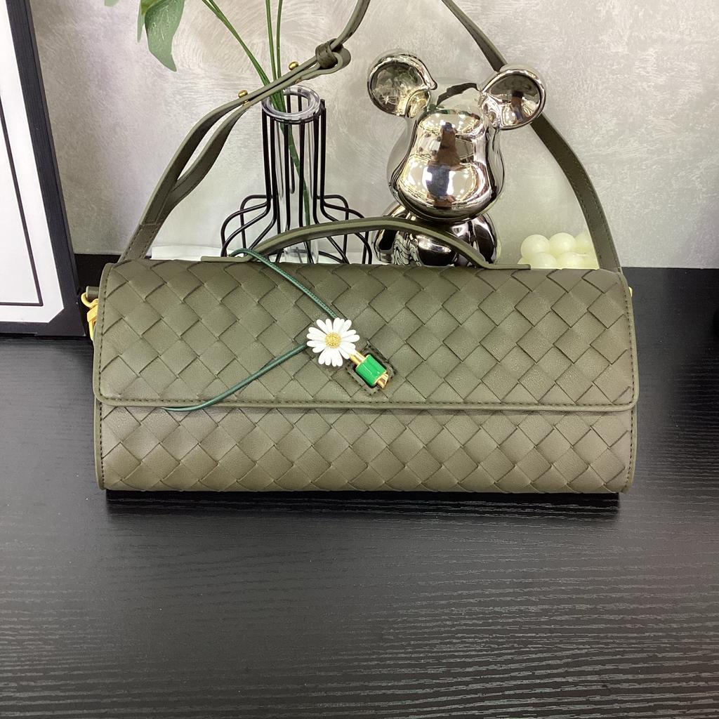 Cross-border new handwoven bag, daisy high-end lock, baguette bag, hand-held dinner bag, portable messenger women's bag