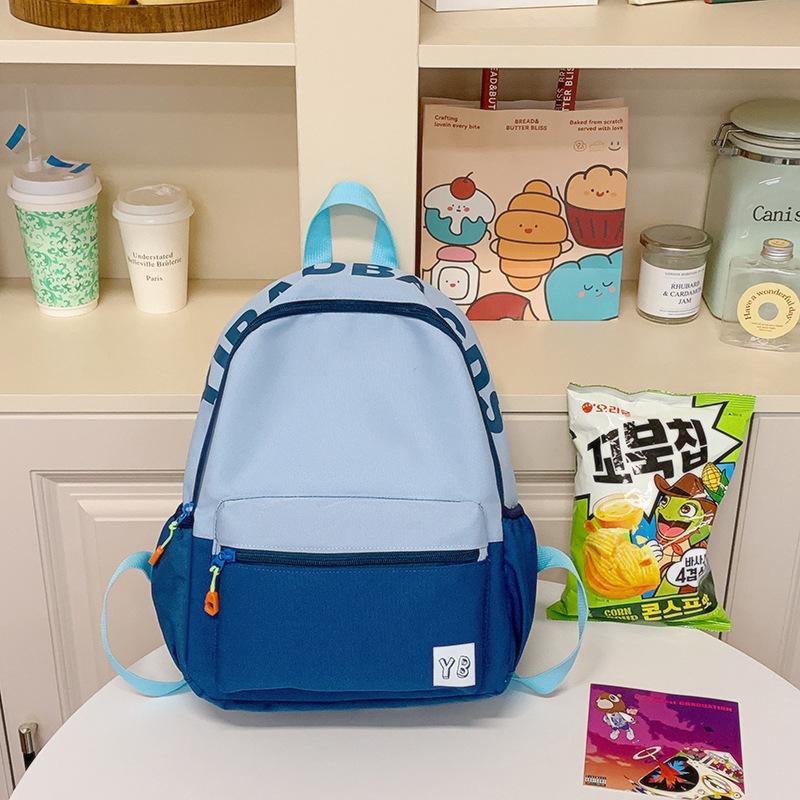The schoolbag has high value, sweet, fresh and cute printing back, and the leisure and large capacity of junior high school students.
