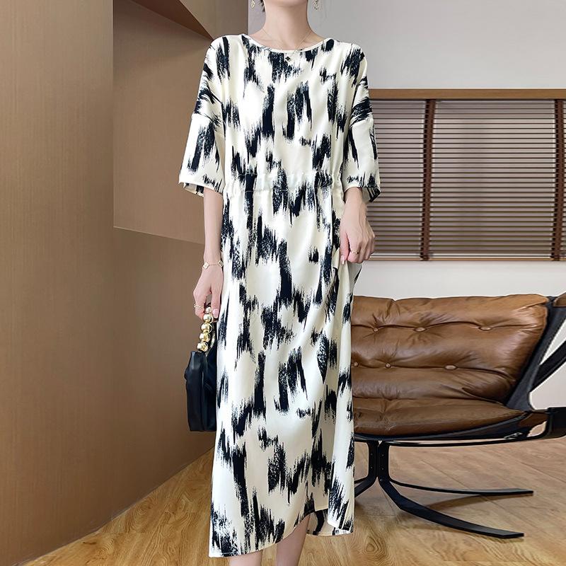 Unique French Printed Round Neck Short-sleeved Dress with Temperament and Gentle Waist Style Women's Satin Midi Skirt