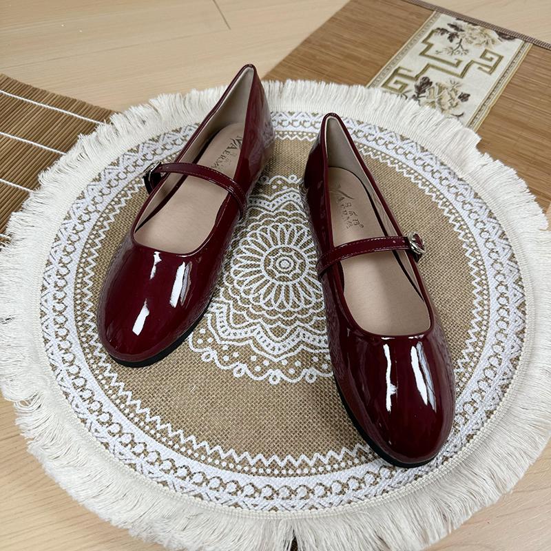 Fashion Flat Shoes Women's Spring Summer Casual Mary Jane Shoes Retro Shallow Round Toe Patent Leather Large Size Women's Shoes 42 43