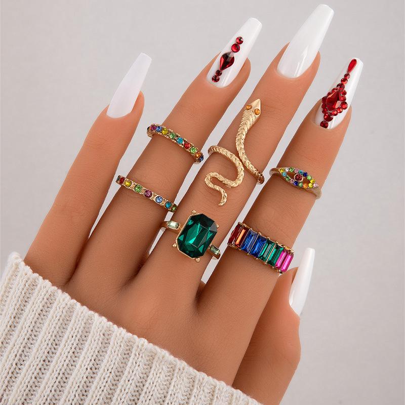 Popular jewelry, ring jewelry, snake-shaped love imitation emerald with diamonds ins wind five-piece ring for women