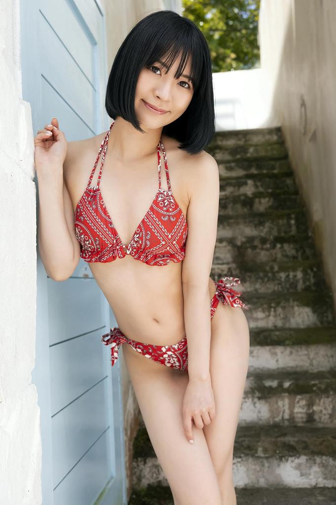 Tojo Natsu Photobook to DVD 10 photos 1 autographed Polaroid "Kimi Hitonatsu" + Amazon-exclusive +
