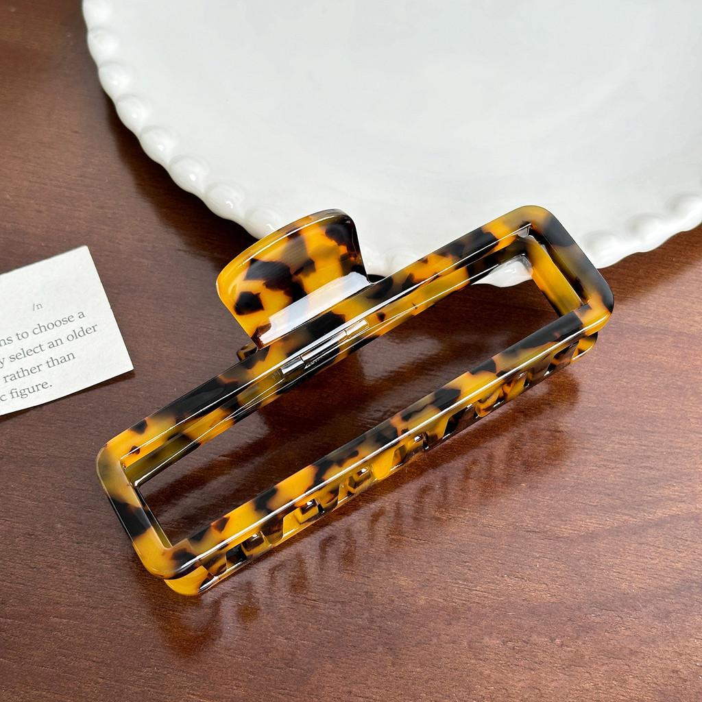 Chic Acetate Hair Claw Clips For Women In Unique Geometric Designs And Colors