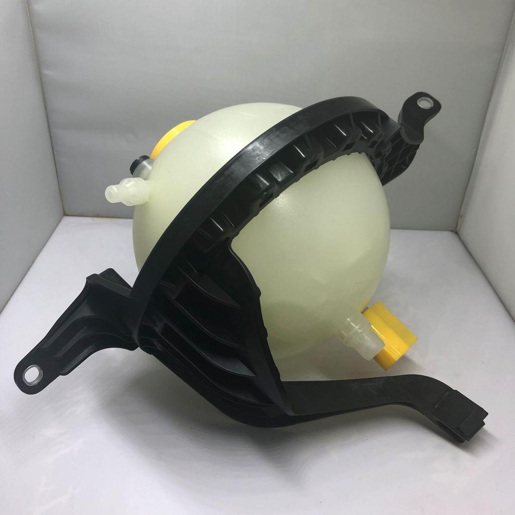 Zbiornik wyrównawczy płynu chłodzącego BMW Serii 5 F07/F10/F11 (17138614293)