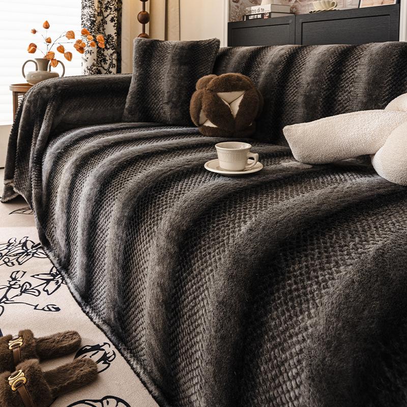 Plush sofa cover cloth winter thickened blanket A whole sofa towel non-slip and anti-cat scratch 45x45cm pillowcase