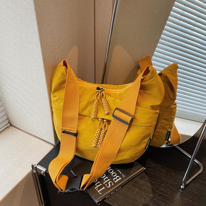 Leichte Stofftasche mit großem Fassungsvermögen, neue Damen-Freizeit-Sport-Umhängetasche für den Arbeitsweg, Schulter-Knödeltasche