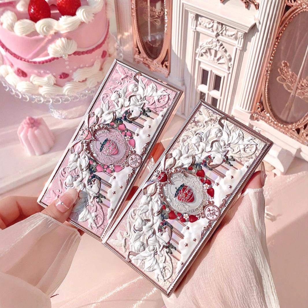 

Палетка теней, румян, хайлайтера и контура Flower Knows Strawberry Kewpie Blackcurrant Palette 02