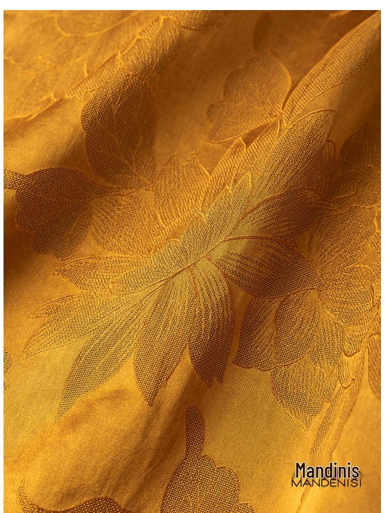 Andningsbar Gazeväst med Silkesblomma och Grodknapp - Damväst i Guld i Konstnärlig Kinesisk Stil