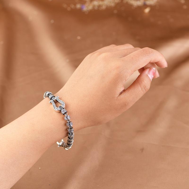 New Bracelet with Retro Vintage and Minimalist Design, Trendy Belt Buckle Shaped Bracelet for Men and Women