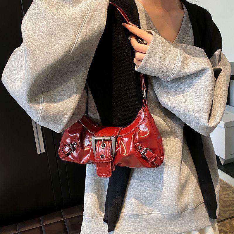 

Retro style Spice Girls do old two-color leather shoulder bag, new high-texture women s bag, armpit bag tide червоний