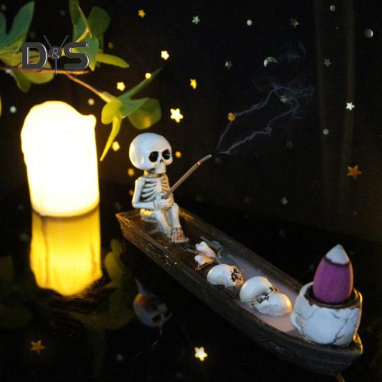 Quemador de Incienso Gótico de Cascada Soporte Set de Aromaterapia Soporte de Varillas de Esqueleto con 10 Conos de Reflujo Quemador de Incienso con Forma de Barco de Calavera