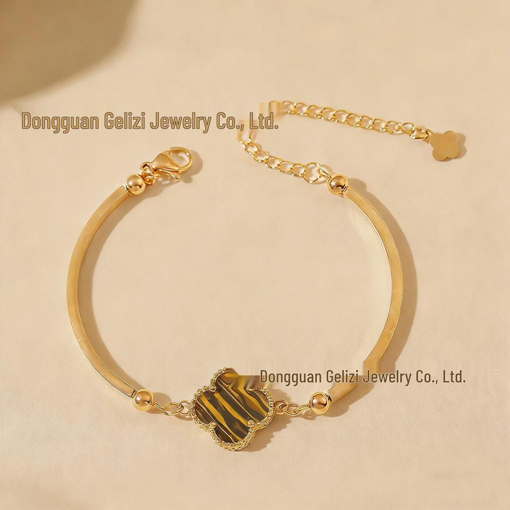 Gold Four-Leaf Clover Bracelet: Elegant, Colorfast & Stylish