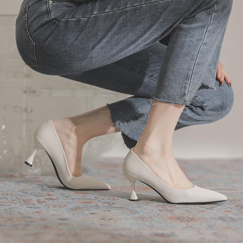Professional commuter temperament high heels 2025 Korean version thin heel pointed fashion women's shoes black soft leather OL work shoes