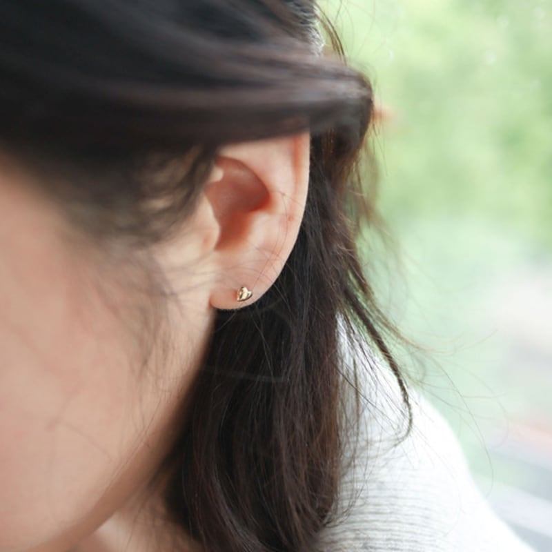 Modernlike 14k Gold Slim Heart Earrings