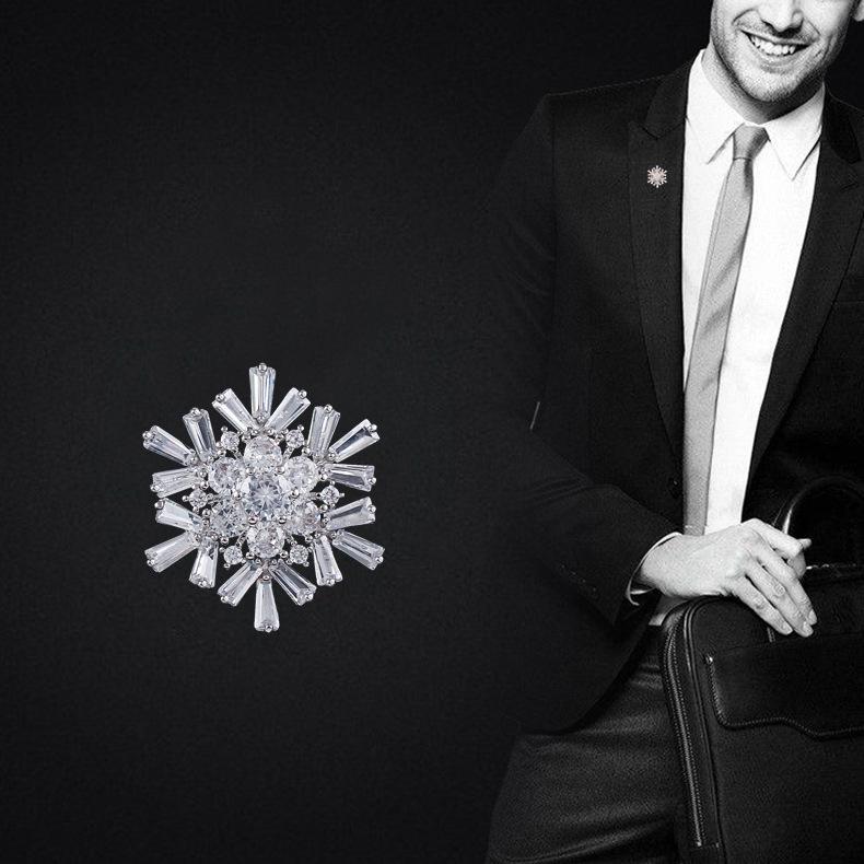 High-End Japanese Korean Snowflake Brooch for Women: Gold-Plated with Micro-Inlaid Zircon, Anti-Exposure Pin