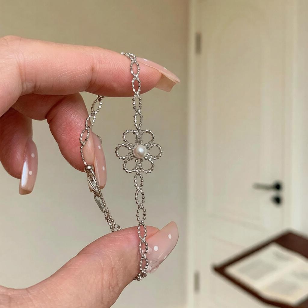 Elegant French Floral Pearl Bracelet: High-End Retro Design Versatile Jewelry for Women