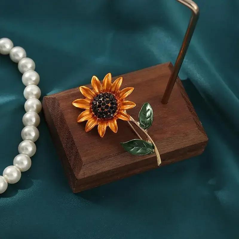 Sunflower Chrysanthemum Magnolia Enamel Brooch Delicate Ladies Rhinestone Lapel Pin Clothing Accessories Gift Jewelry Girls Gift
