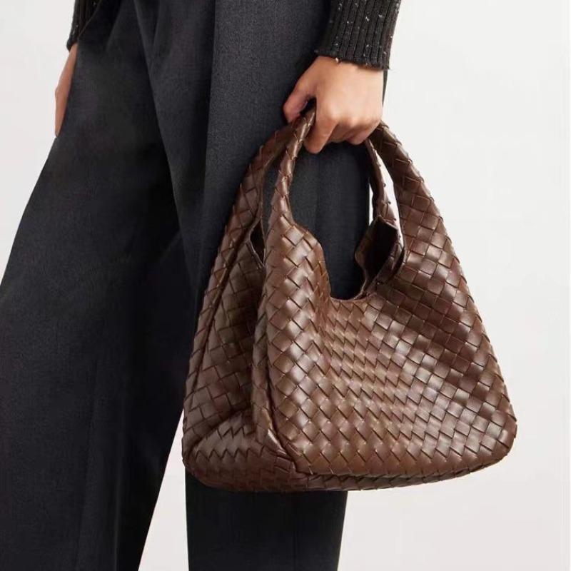 Hot-selling new high-texture cowhide hand-woven handbag large-capacity underarm bag versatile commuter women's bag