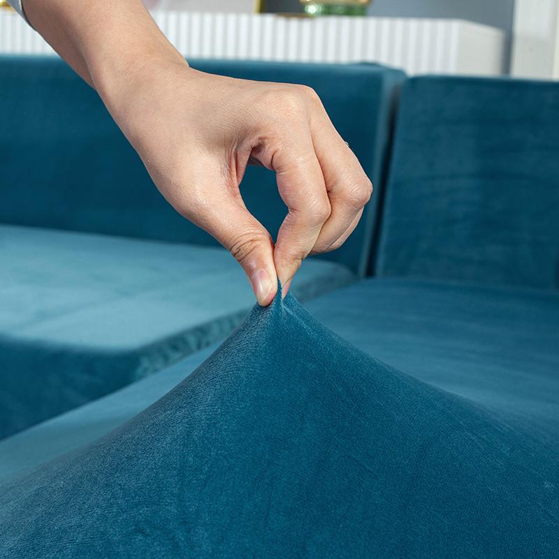 Samtstoff passt auf Couch, Sessel, Zweisitzer oder Chaiselongue. Kaufen Sie zwei separate Bezüge, um Ihr gesamtes L-förmiges Sofa abzudecken.