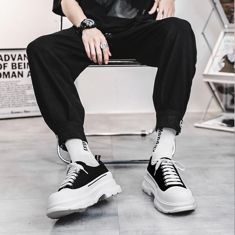 Leinenschuhe Jungen Muffinsohle kurze Höhe erhöhende Board-Schuhe koreanische Version Trend atmungsaktive lässige weiße Schuhe Streetdance-Schuhe