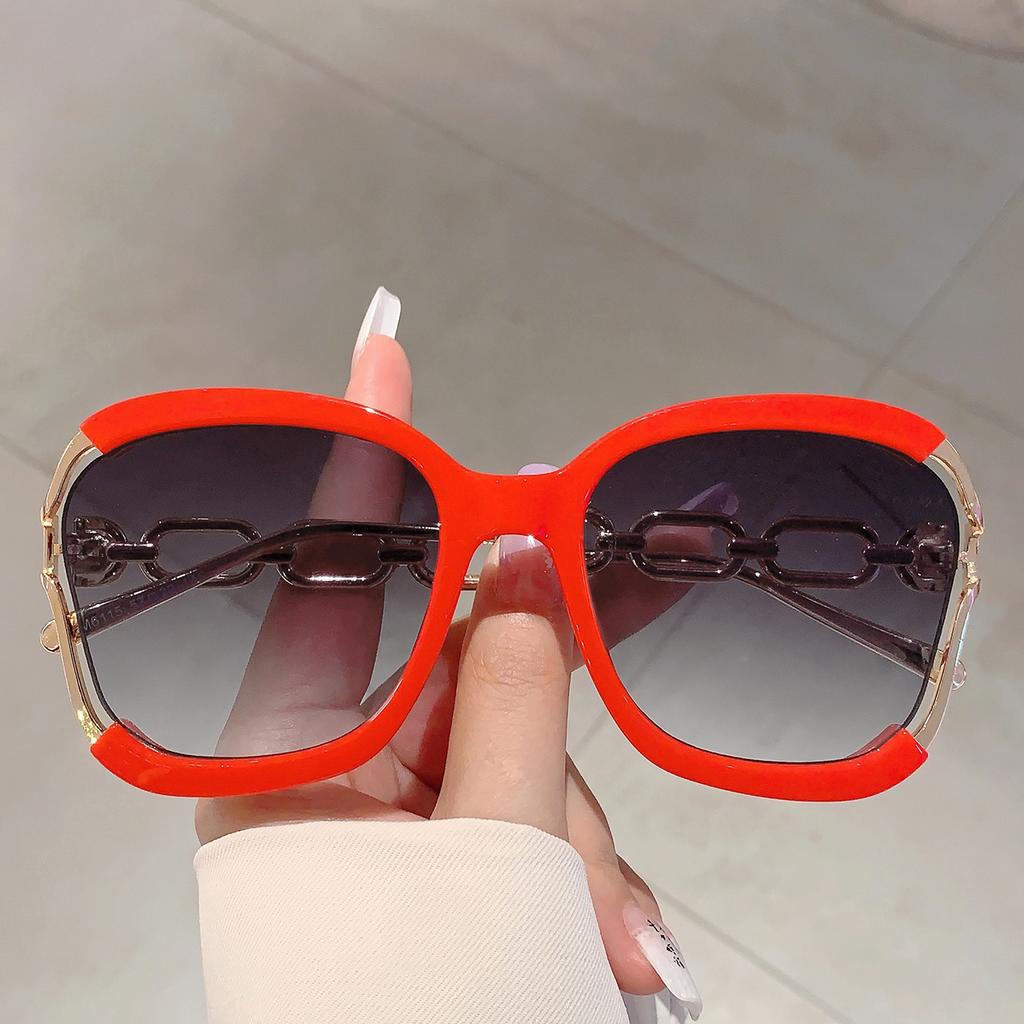 Nouveau à la mode Chaînes en métal Nuances Marque de luxe Décoration Lunettes de soleil pour femmes Designer vintage Lunettes de soleil d'extérieur