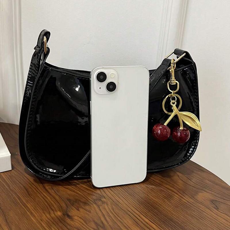 Yogodlns Vintage Retro Kabelka přes rameno pro ženy PU kůže Podpažní Crossbody Dámská Ležérní Kabelka Peněženka s třešňovým přívěskem