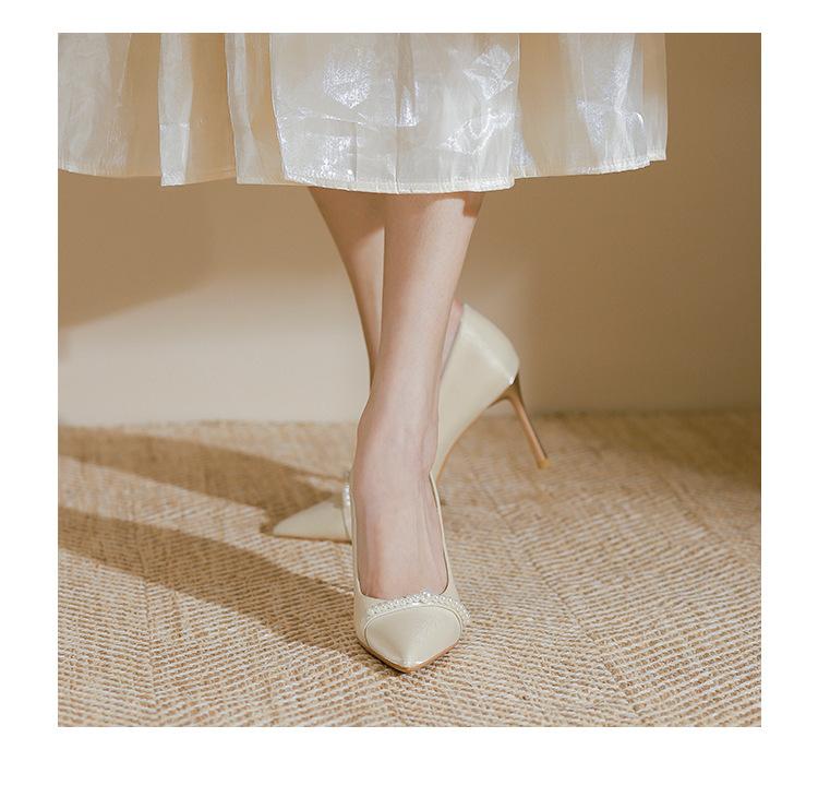 

French shallow mouth fashion single shoes 2024 new niche sense single shoes temperament pearl, high heels women 39