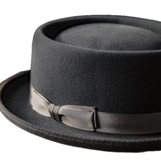 

Новий Вовняний Фетровий Капелюх Чоловічий Ретро Британський Джазовий Капелюх Перо Подарунковий Капелюх L（58-60cm）