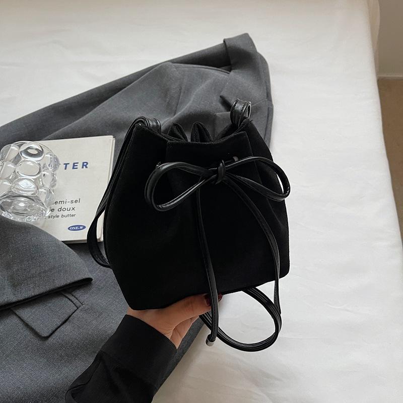 Fashion Women's Messenger Bag Autumn and Winter Niche Design Sense Suede Commuter Versatile Messenger Bucket Bag