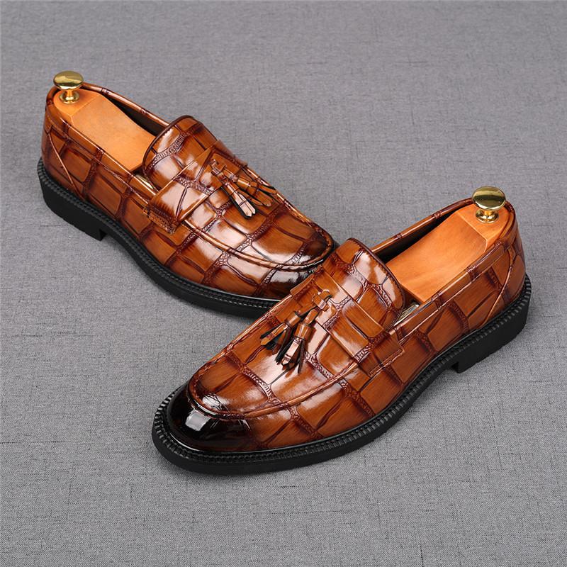 Fashion Fashion New Men's Slip On Loafers Pointed Alligator Pattern Leather Dress Shoes Male Designer Homecoming Wedding Footwear